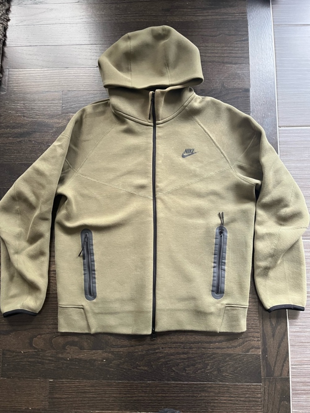 Nike Tech 2 piece matching Set in Olive/Khaki Hoodie plus Joggers Men’s:Large
